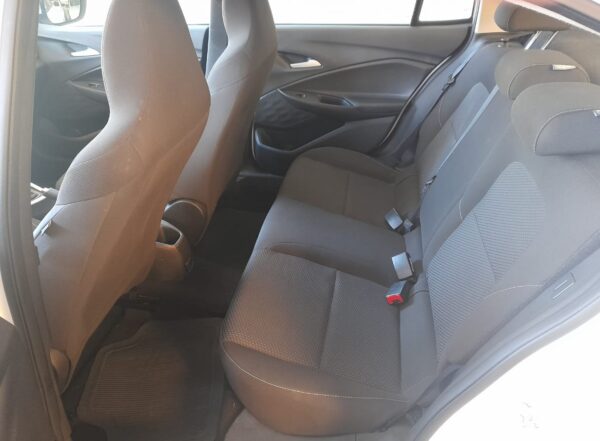 onix sedan LT - Imagem 9